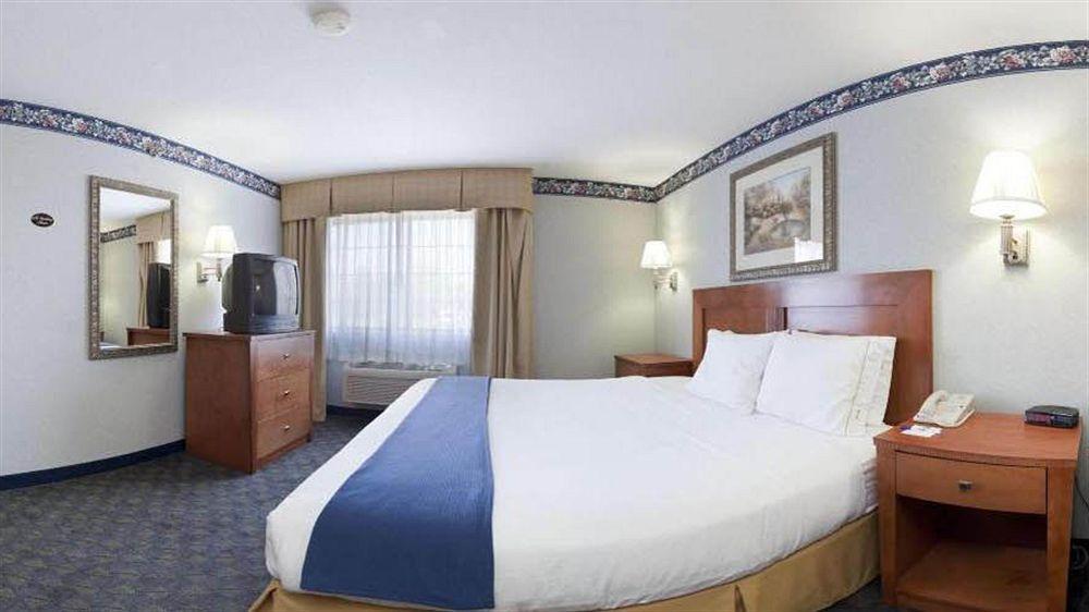 Comfort Inn & Suites Napoleon Luaran gambar