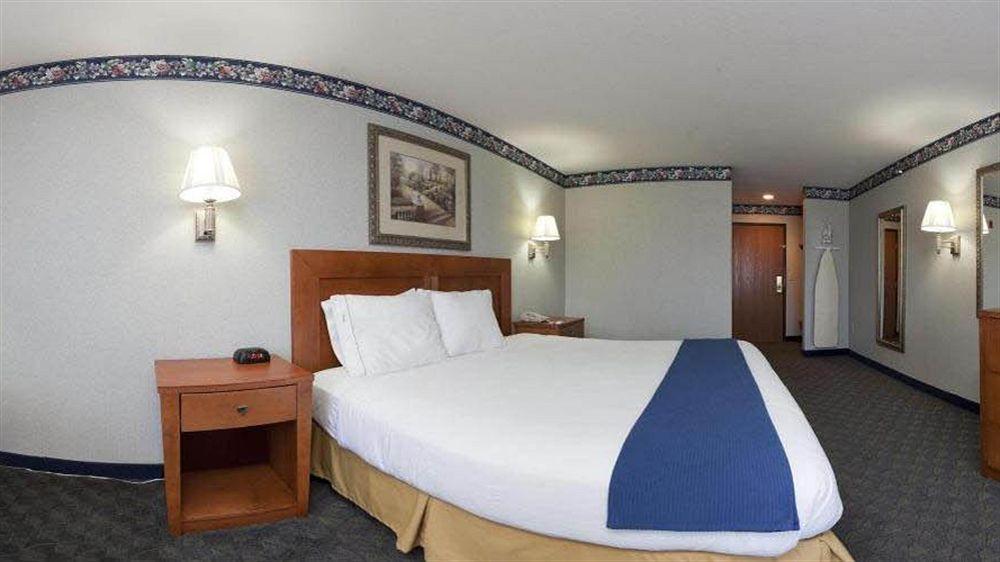 Comfort Inn & Suites Napoleon Luaran gambar