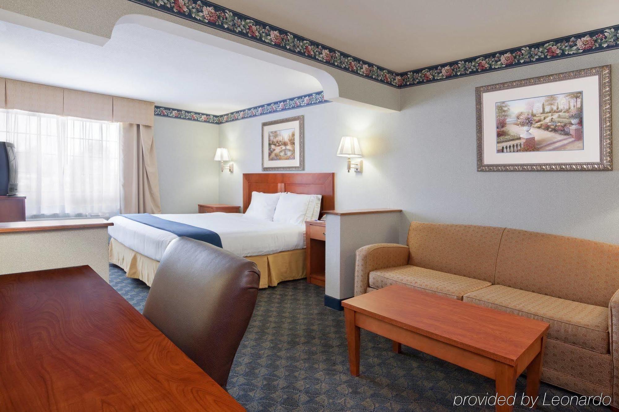 Comfort Inn & Suites Napoleon Bilik gambar